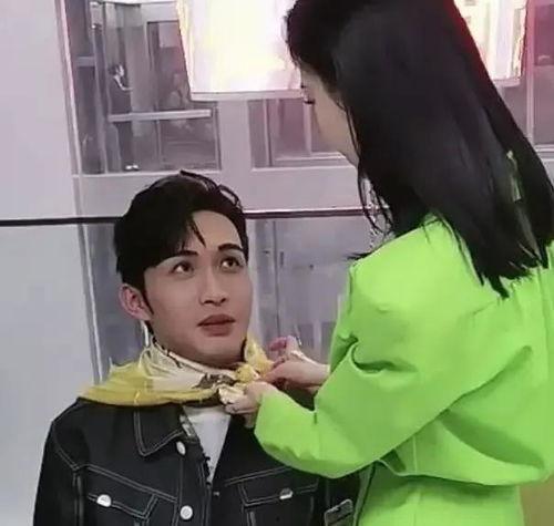 景甜张彬彬吃瓜,吃瓜群众热议恋情真相