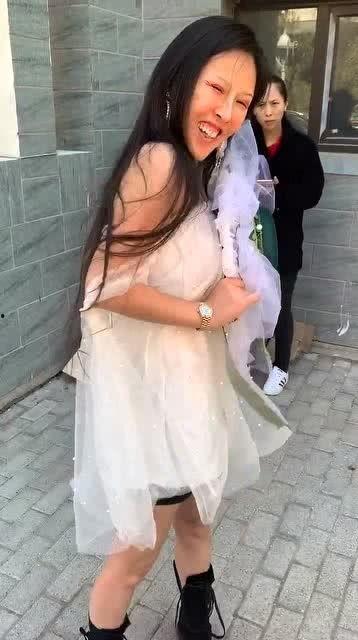 疫情下的网红小姐姐图片,逆行中的美丽风景