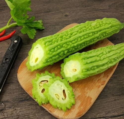 月湖广场吃瓜,夏日吃瓜盛宴，共享清凉时光