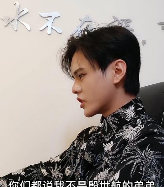 男模仿网红,揭秘男模仿达人如何演绎潮流魅力