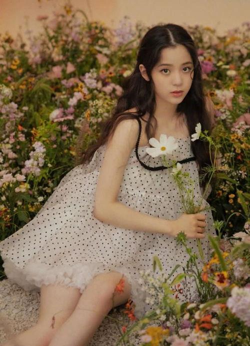 欧阳娜娜 明星庆生,星光熠熠共庆青春年华”