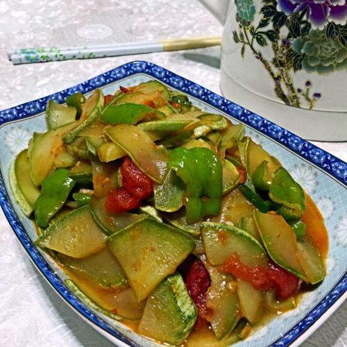 葫芦瓜炒着吃致癌吗,葫芦瓜炒食致癌风险解析