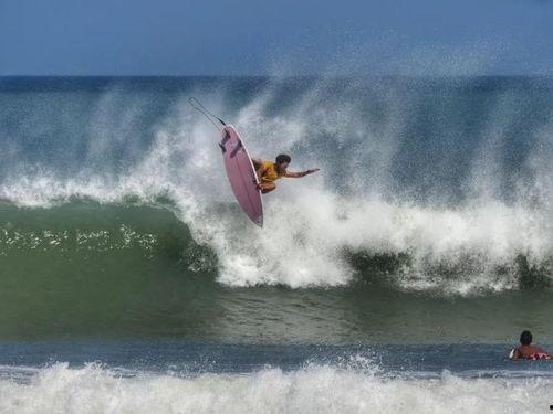 头条水上冲浪的大神是,水上风驰电掣的极限挑战者