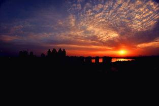 武汉看日落日料,邂逅美味日料，尽享浪漫风情”