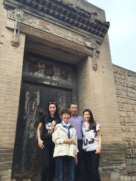 明星回乡祭祖,明星回乡共缅故土魂