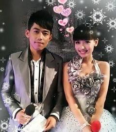 娱乐圈里两个男人吃瓜,是友情升温还是另有隐情?