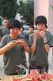 女生说吃瓜是暗示男生吗,女生这样表达，男生别不懂